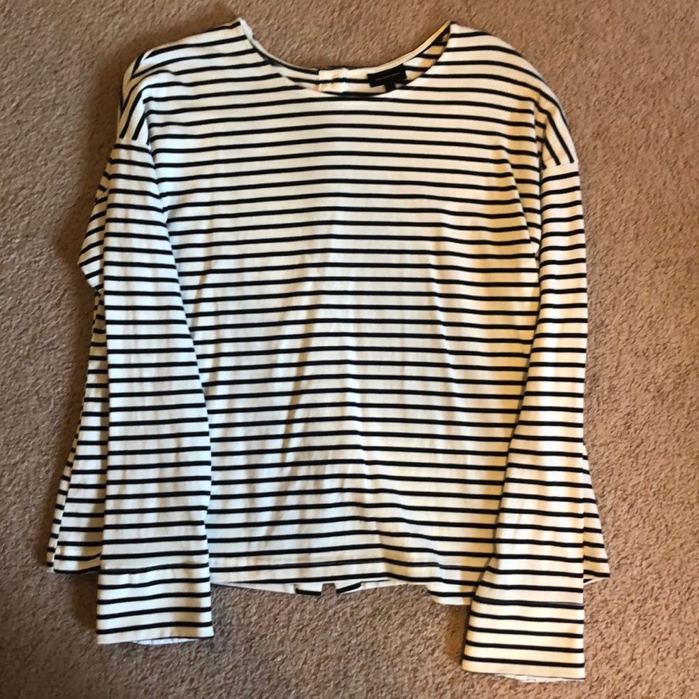 Cute striped top!